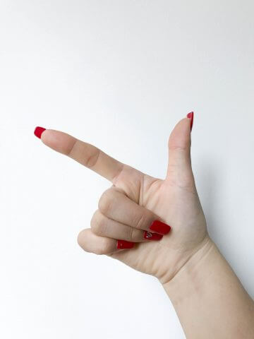 Lucky Numbers in Chinese - Hand Gesture for Number 8 in Chinese